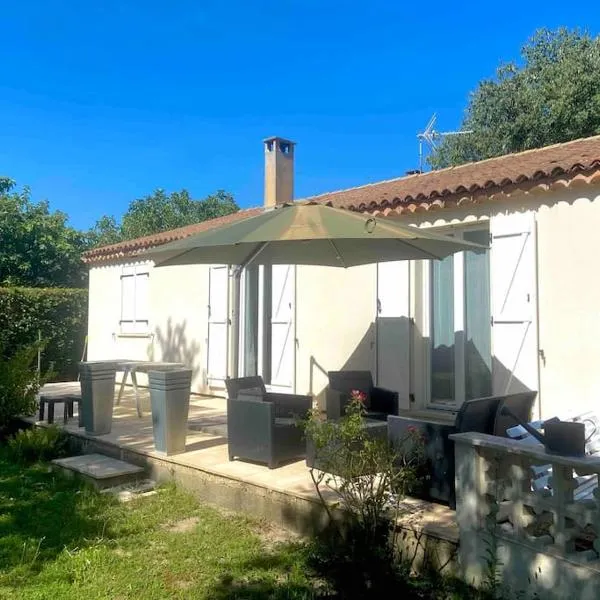 Charmante Maison au pied du Luberon, hotel v destinácii Cheval-Blanc