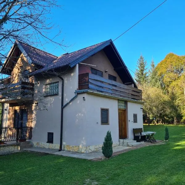 Holiday Home "Iris" near Plitvice Lakes, hotel in Rudanovac