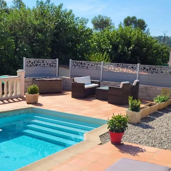 Cosy rez-de-jardin de villa, hotel in Brignoles