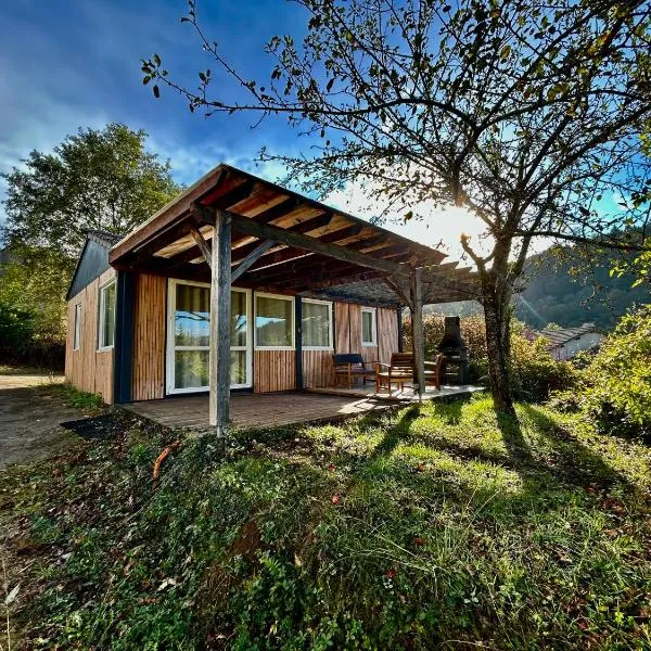 Cosy Chalet au cœur du Sidobre avec Piscine et Spa, hotel u gradu 'Espérausses'