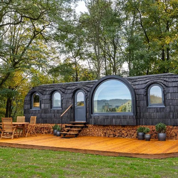 Glamping Skrytín, hotel v destinaci Dobkovice