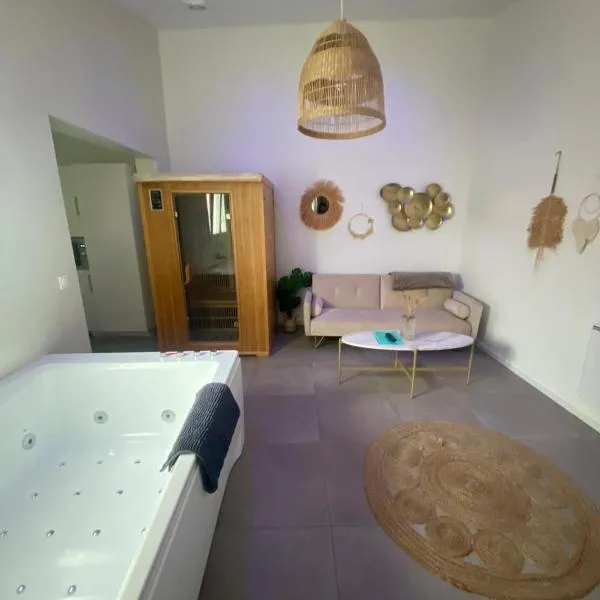 SPA JUNGLE, hotel di Le Mesnil-Saint-Denis