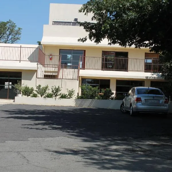 Pyramids Motel, hotel in Van Reenen