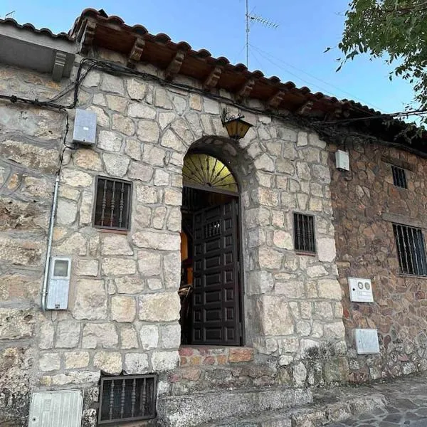 Bodega típica en El Molar sin camas ni dormitorios, hotel in El Molar