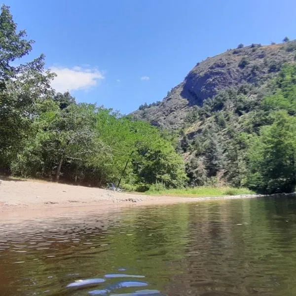 Camping Le Viaduc Ardèche, готель у місті Arlebosc