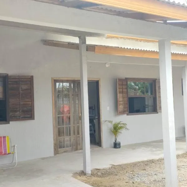 Casa com Wi-fi, pertinho do Mar!, hotel in Matinhos