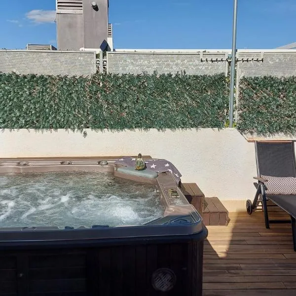 Ático de Lujo con Jacuzzi Climatizado en Terraza: Elche'de bir otel