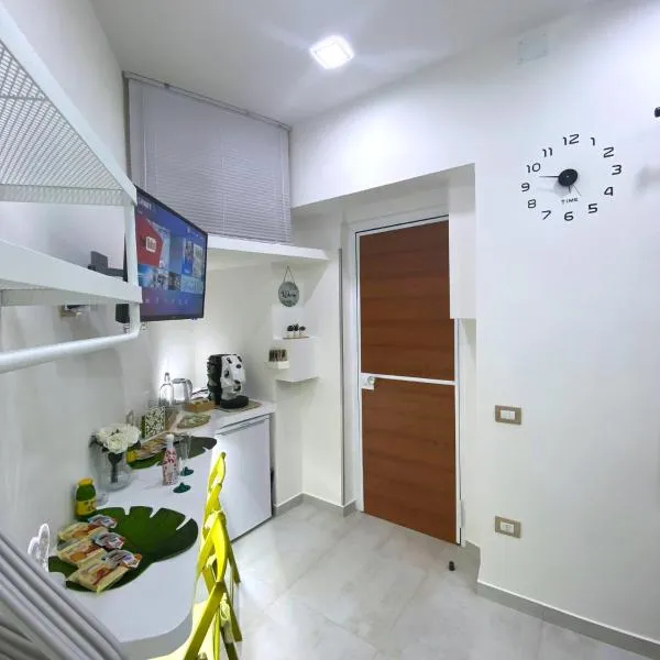 All-in, hotel in Naples