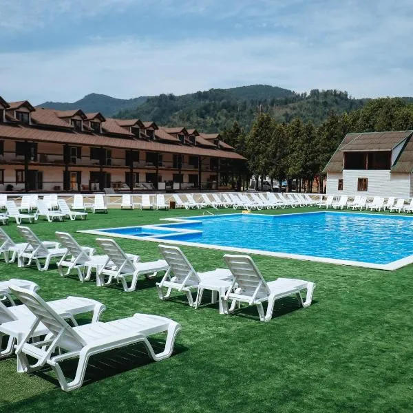 Парк-готель Там, де гори..., hotel in Vyzhnytsya