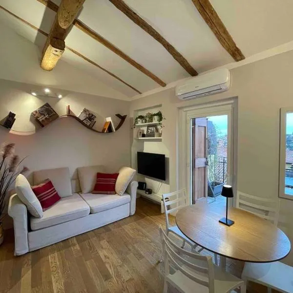 Romantic attic room with panoramic view: Bologna şehrinde bir otel