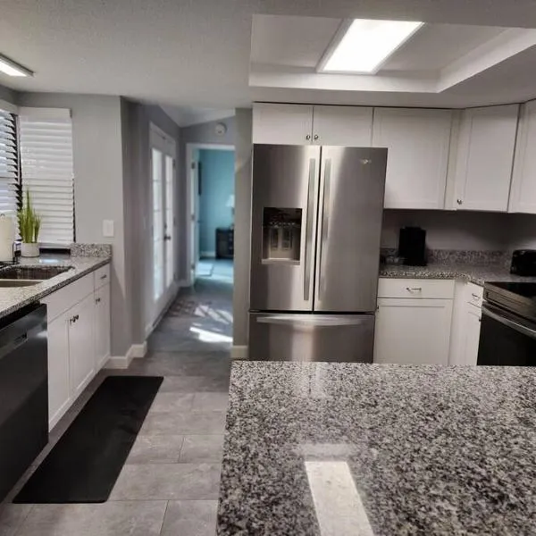 Home Away from Home with Heated Pool, hotel v destinaci New Port Richey