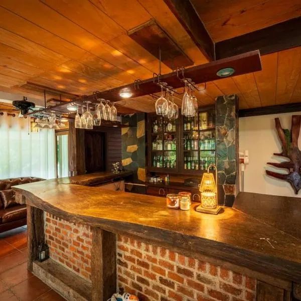 Khao Yai Log House, hôtel à Pak Chong