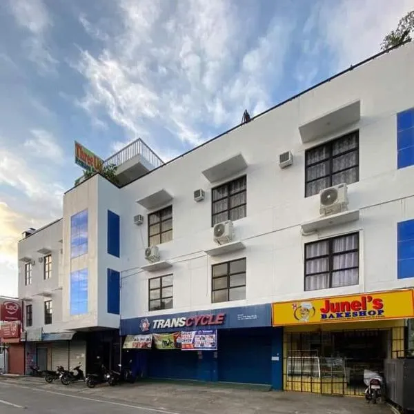 Three U's Pension House, hotel v destinaci Palompon