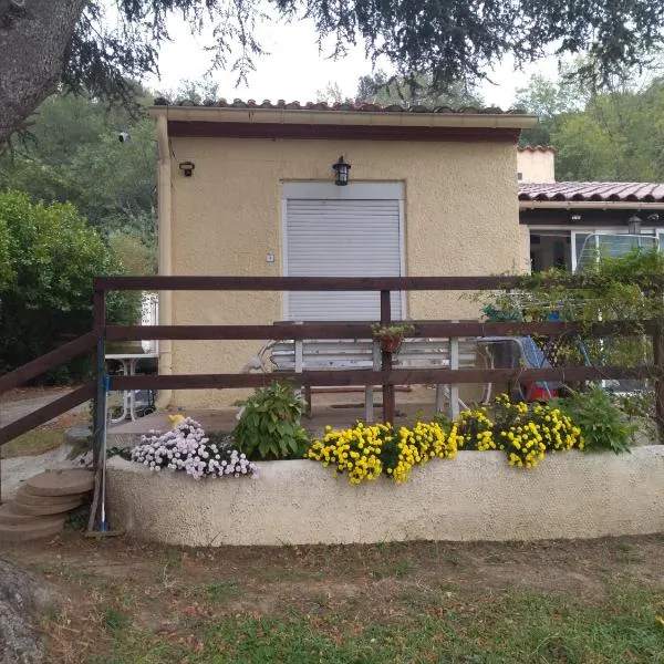 F1 chambre et cuisine, hotel em Reynès