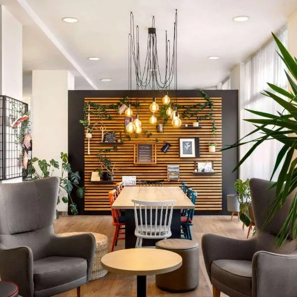 Vienna House Easy by Wyndham Bucharest Airport、オトペニのホテル