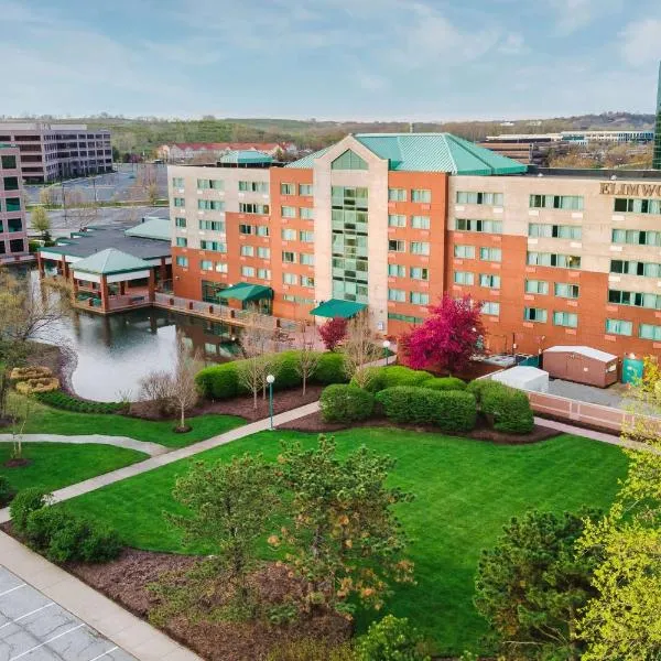 Elimwood Hotel, A Ramada by Wyndham, ξενοδοχείο σε Maryland Heights