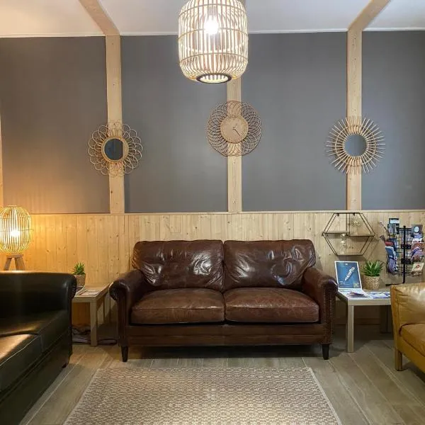 Bohobos Hostel, hotel v destinaci Antibes