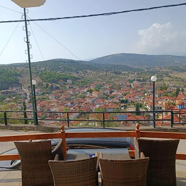 Zorbas House, hotel em Dhesfína