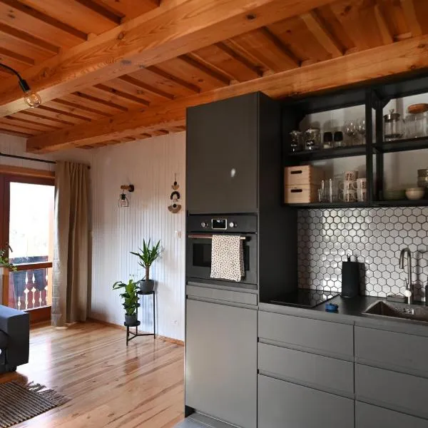 Apartmán s krbom vedľa Zubačky, hotel u gradu 'Tatranska Štrba'