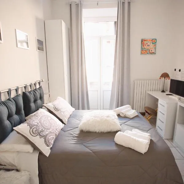 Room in shared apartment, near Lecco, готель у місті Калольцьокорте