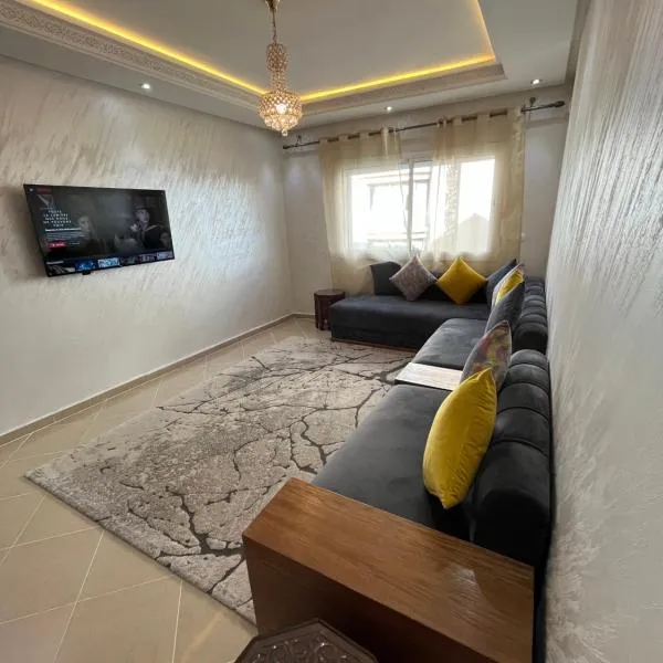 Luxury Center Town Apartment, hotel v mestu Kenitra