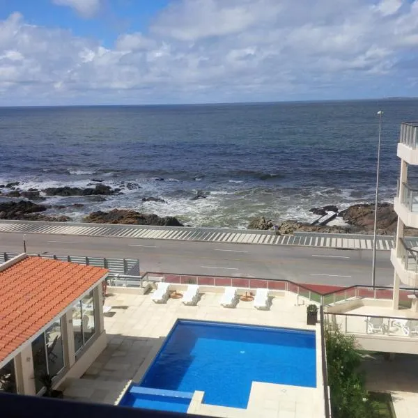 FULLY RENOVATED APT BY THE OCEAN, hotell sihtkohas Punta del Este