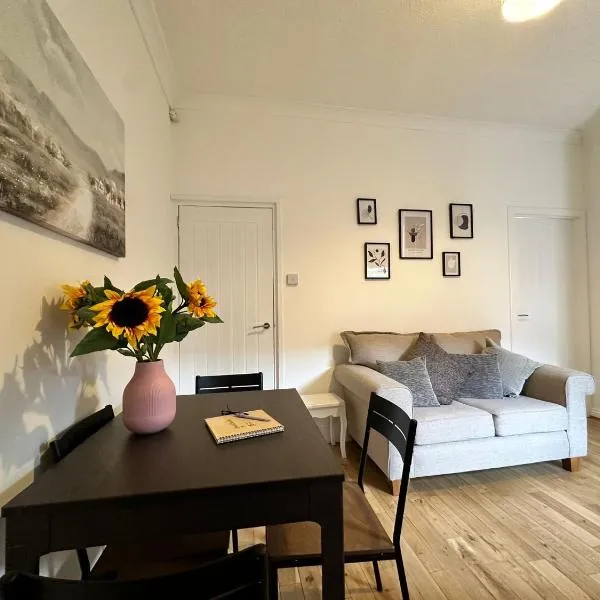 4 bed 3 bedroom home near Middlesbrough centre, hotel in Middlesbrough