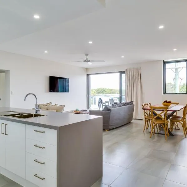 Ishtar Apartment 1 Luxury Living Accommodation, hotel in Huskisson