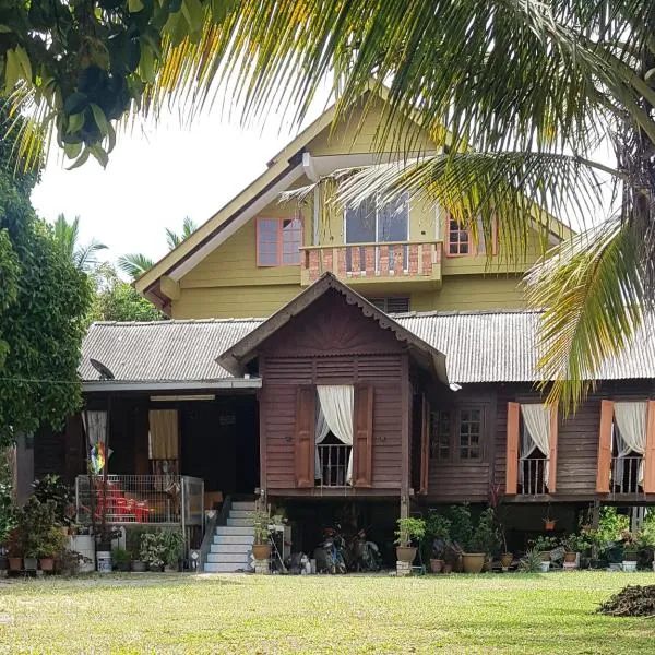 Roomstay "Ghumah Uwan", hotel v destinaci Batu Kikir