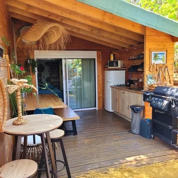 Petit chalet " L' Oiseau de Paradis ", hotel v destinaci Fréjus