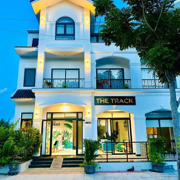 The Track Homestay - Near Bai Dai Beach, hotel v destinaci Cam Lâm