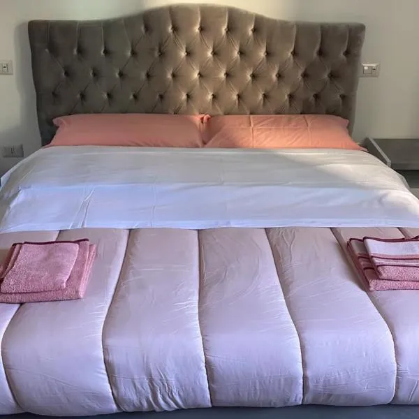 Appartamento Tortona, hotel v destinaci Tortona