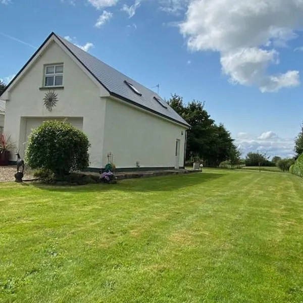 Breathnach Cottage Annex Knockleagha Ballina F26 D7E2, hotel v destinaci Ballina