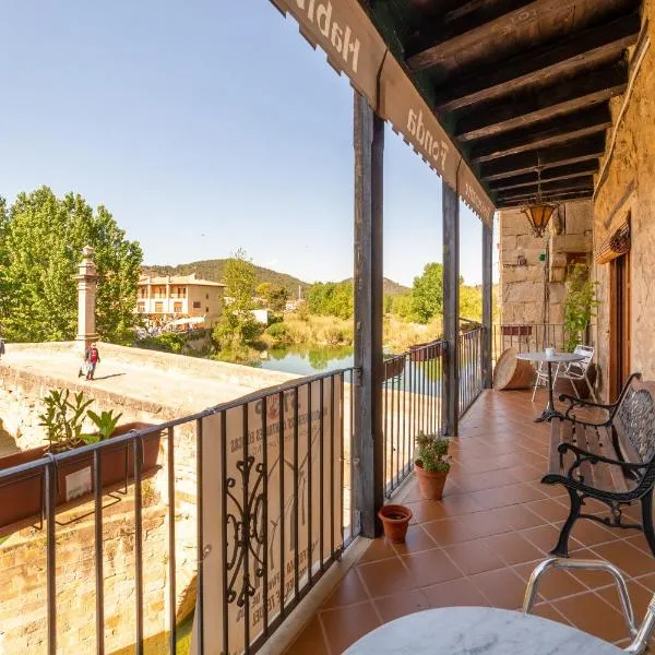 Fonda la Plaza, hotel v destinaci Valderrobres