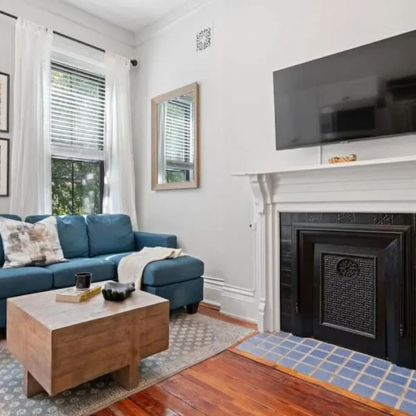 Newly Renovated 3BR Oasis Walk to Columbia Uni, hotel v destinaci New York