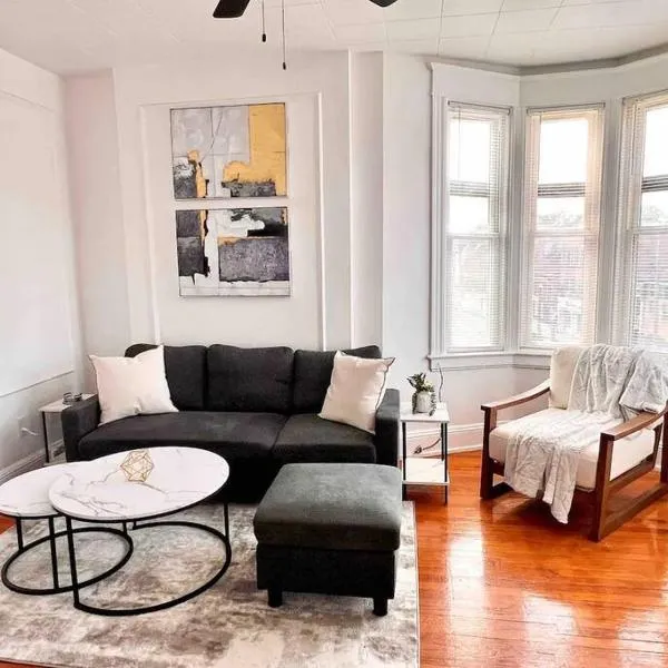 Bright Stunning Downtown Apt Close to Proctors, hotel in Schenectady