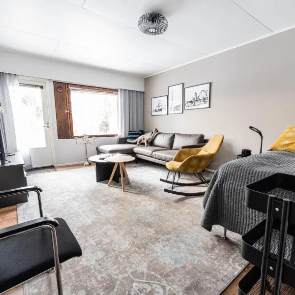 Cozy Ranua Koivutie townhouse with sauna & terrace, hotel in Ranua