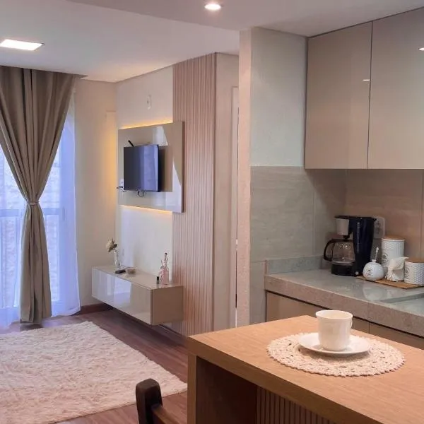 Elegante Apartamento, com ótima localização, na principal avenida de entrada em Bagé, hotel en Bagé