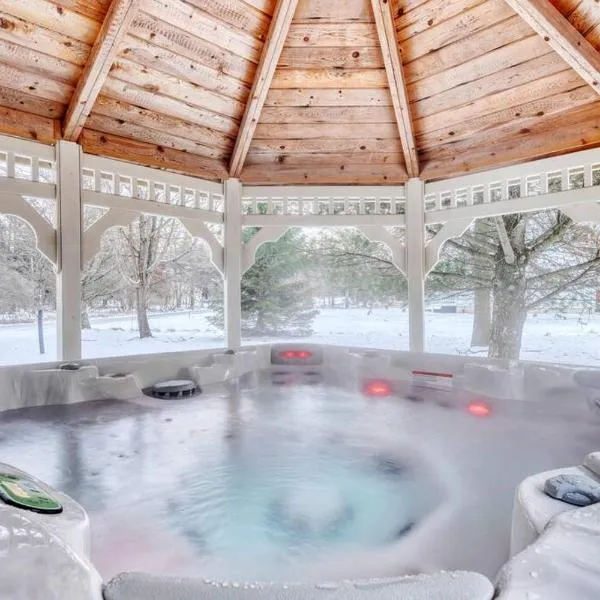 Antler Ridge: 3BDR w Hot Tub & Game Room, khách sạn ở Albrightsville