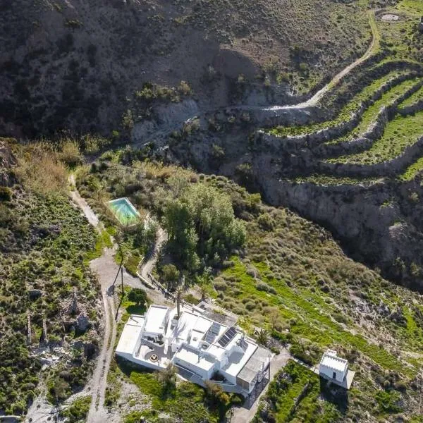 Cortijo El Albaricoque De La Sierra - Finca de 75 Hectáreas !, отель в городе Нихар