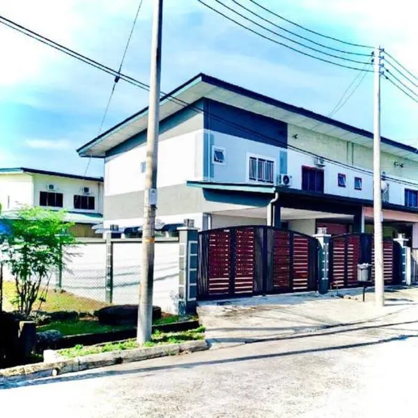 Corner Lot Terrace House Taman Bahagia Batu 7 (2Min to Airport), hotel di Sandakan
