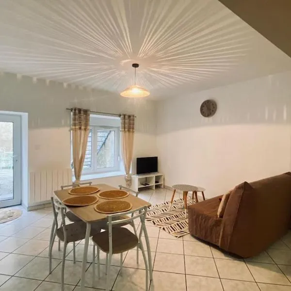 Appartement au centre-ville avec cour, hotel v destinácii Langres