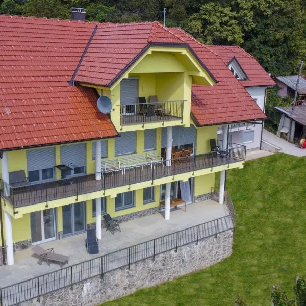 Yellow House Grabrovec, hôtel à Metlika