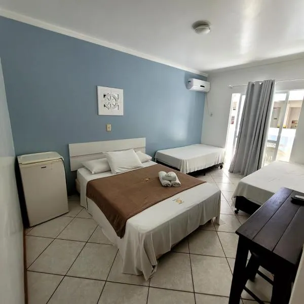 Pousada Rota do Sol Bombinhas suítes com café e sem limpeza diaria, hotel in Bombinhas