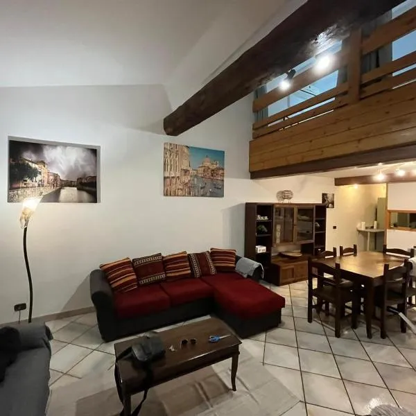 벨레트리에 위치한 호텔 ATTICO spazioso centro storico 2 CAMERE MATRIMONIALI WIFI,NETFLIX,PRIME,PARAMOUNT