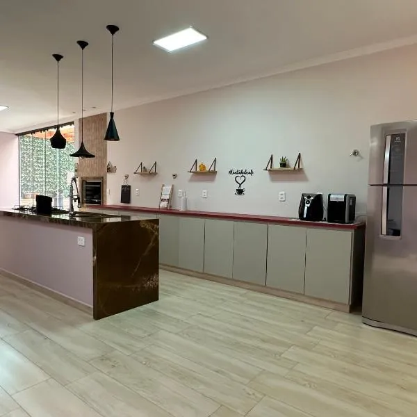 Casa com Area Gourmet e Banheira: Mogi-Mirim şehrinde bir otel