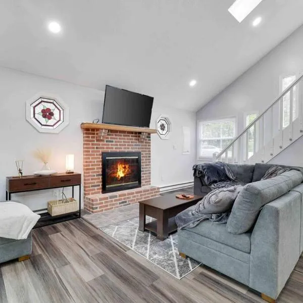 Viesnīca Cozy, Spacious House *New*InTheCommunity+Fire Pit pilsētā Tobyhanna