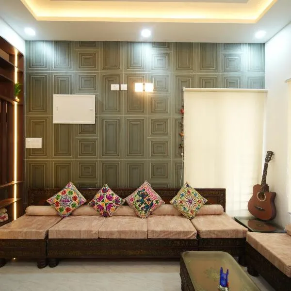 Aayushman Luxury Homes โรงแรมในSarjāpur