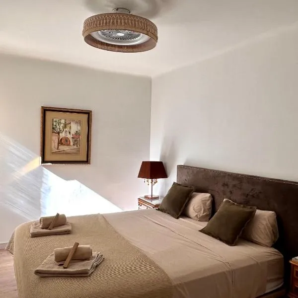 CozyCatalonia - Exclusive Attic in Central Blanes, отель в Бланесе