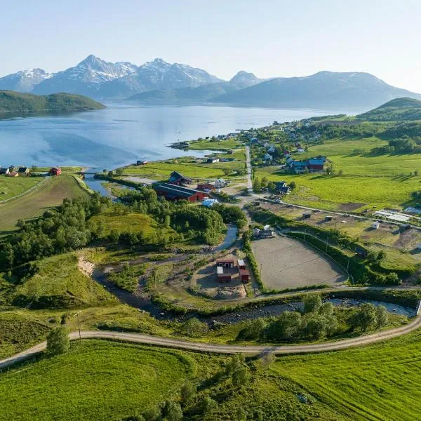 Storjord Farmstay Ranchhouse, hotel in Ersfjordbotn